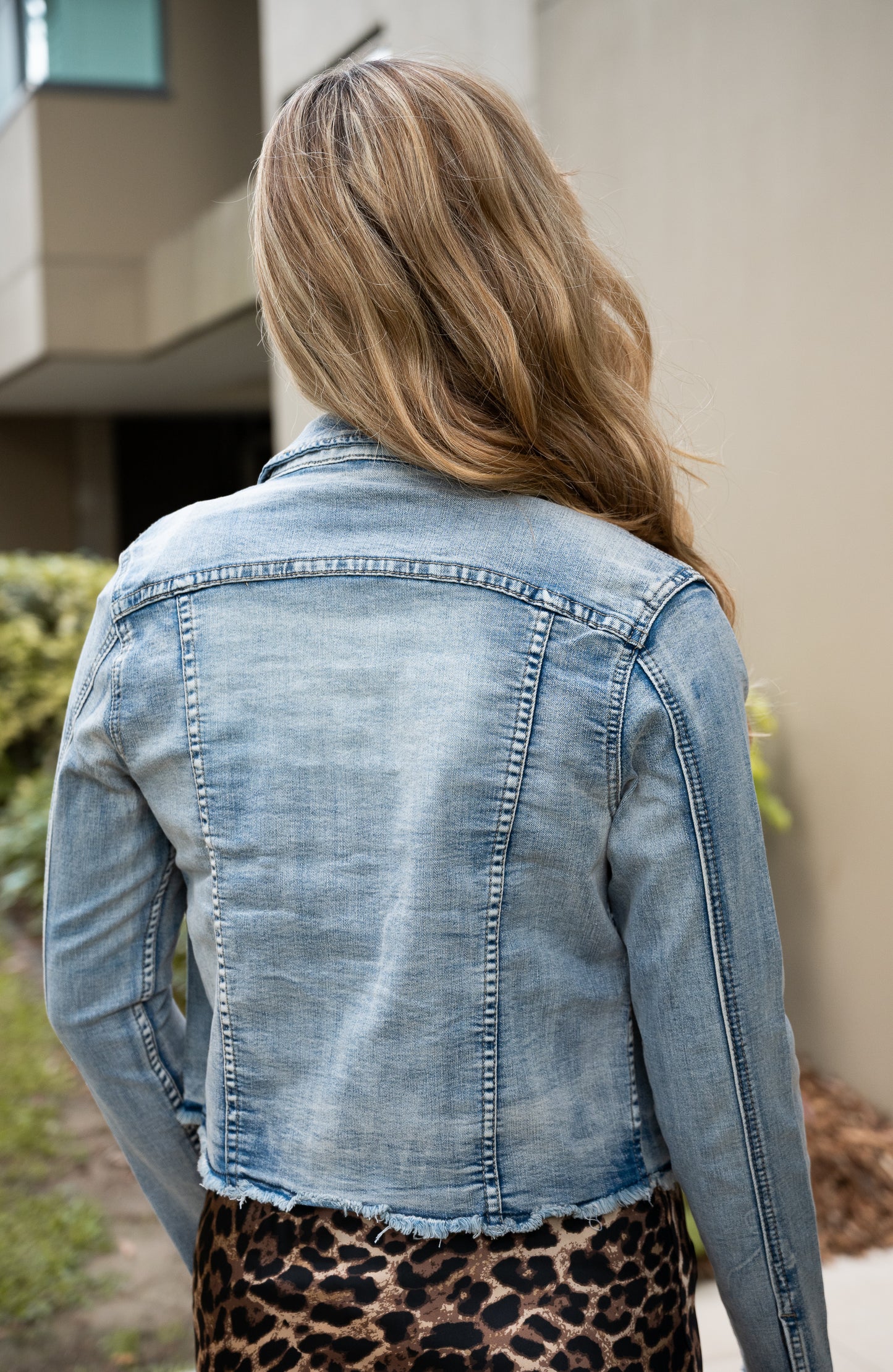 Frayed hem denim jacket
