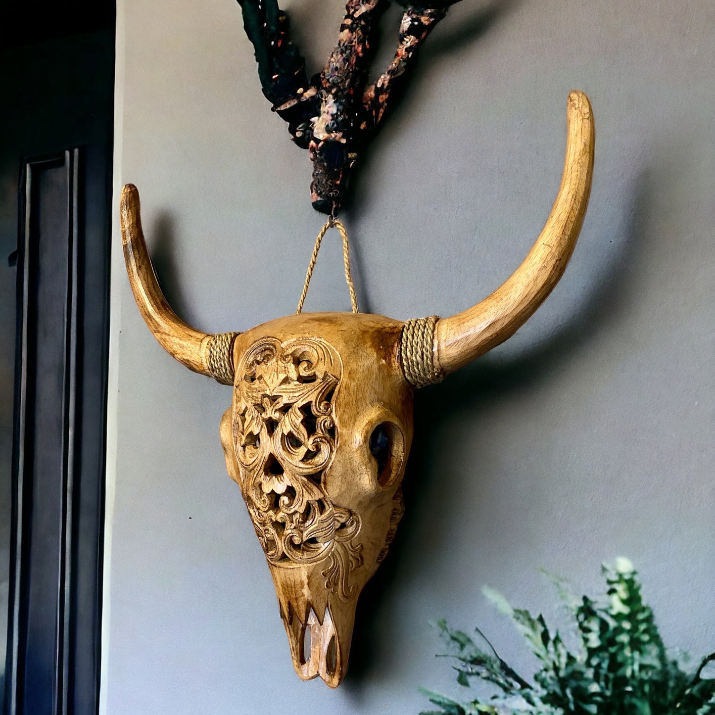 Hand carved wooden bulls head - Natural