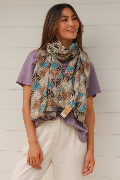 Fan scarf light tones