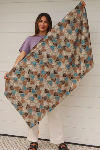 Fan scarf light tones